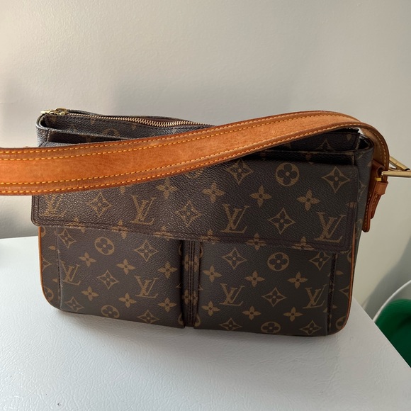SOLD **** Louis Vuitton Monogram Viva Cite GM - Picture 1 of 11
